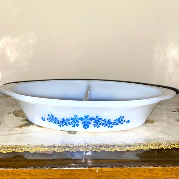 USA GLASBAKE MILK GLASS WHITE BLUE FLOWER CASSEROLE DISH BAKEWARE NEW J-239/8 - Picture 1 of 11